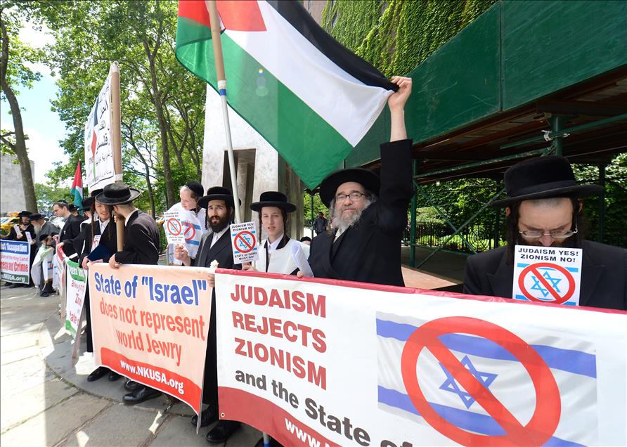 Anti-Zionist Jews protest Israel's settlement plan