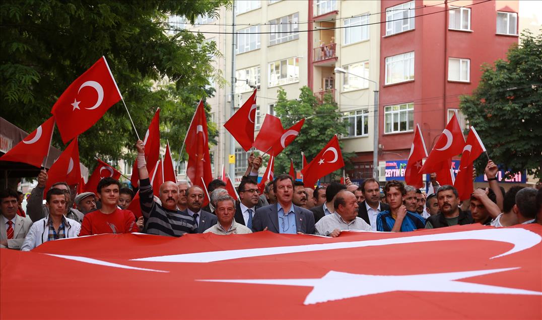 Eskişehir"de "bayrağa saygı" yürüyüşü
