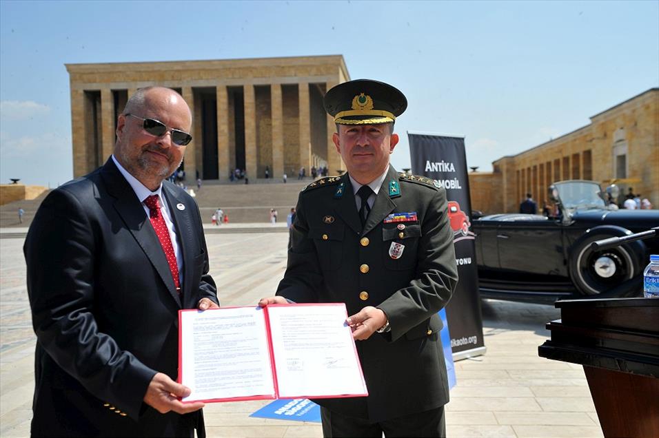 Ulu önder Atatürk'ün makam aracı restorasyona alındı