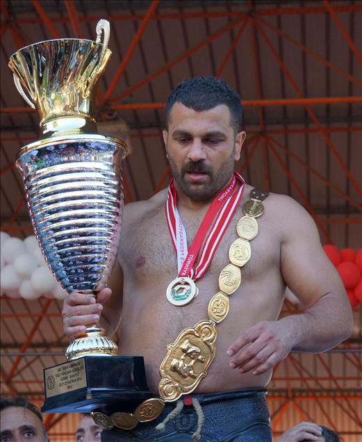 Başpehlivanlığı Fatih Atlı kazandı