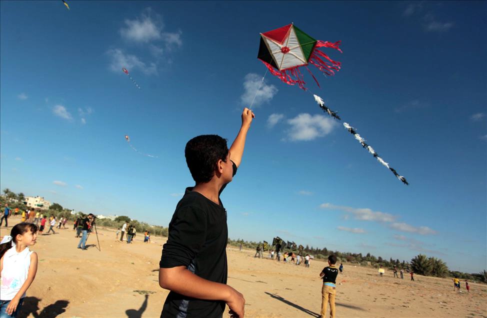 Palestinian children fly kites for Palestinian prisoners in Israeli