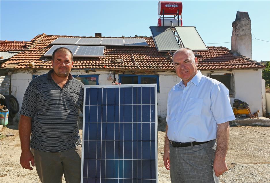 Eşek sırtında güneş enerjisinden elektrik üretimi