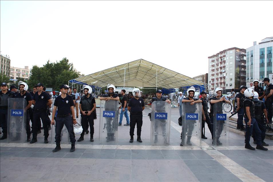 ABD Adana Konsolosluğu'nun iftar programı protesto edildi