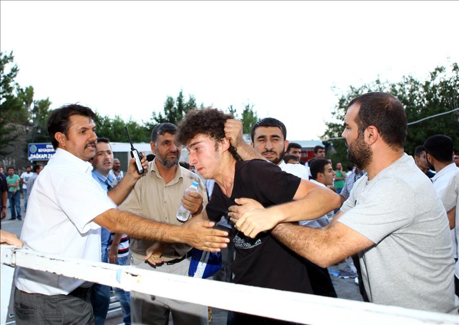 ABD Adana Konsolosluğu'nun iftar programı protesto edildi