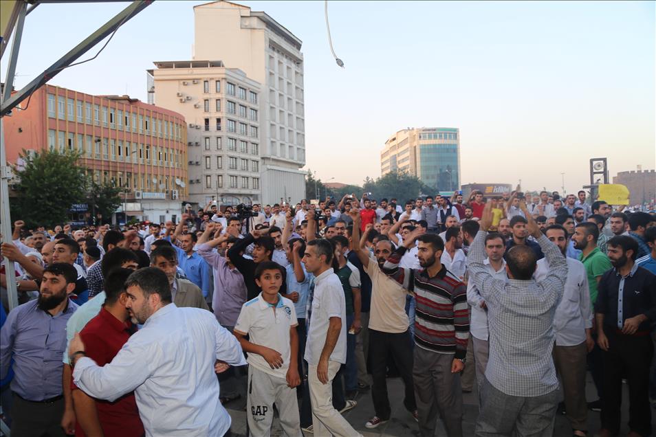 ABD Adana Konsolosluğu'nun iftar programı protesto edildi