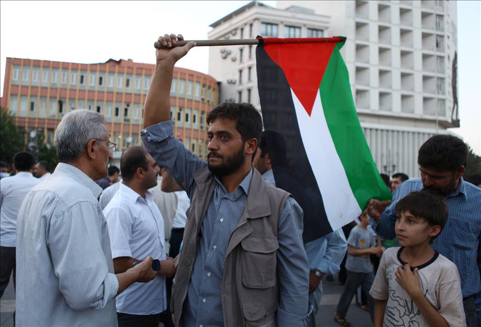 ABD Adana Konsolosluğu'nun iftar programı protesto edildi