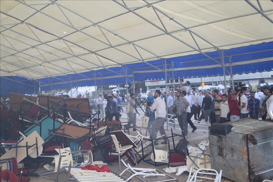 ABD Adana Konsolosluğu'nun iftar programı protesto edildi
