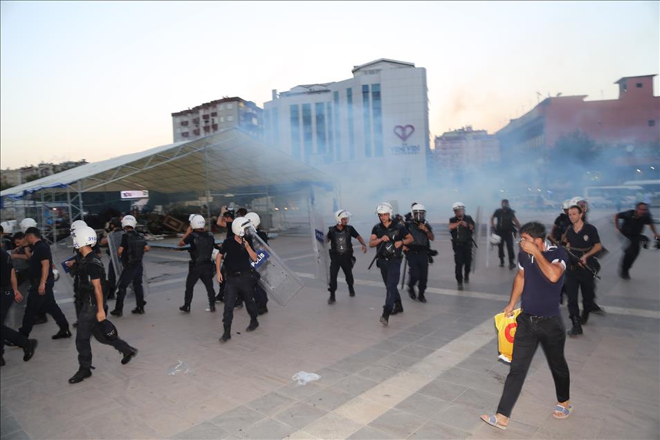 ABD Adana Konsolosluğu'nun iftar programı protesto edildi