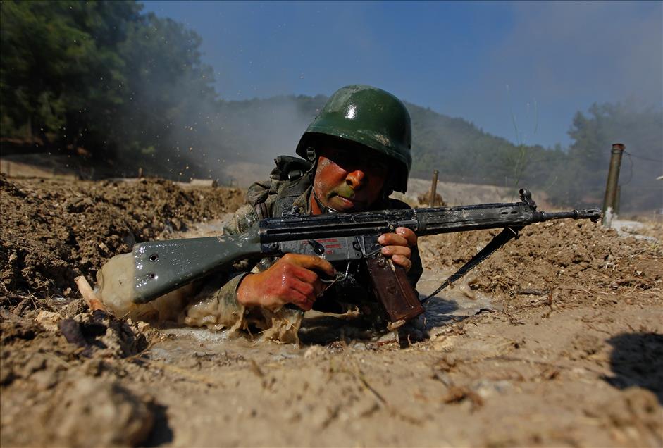 Harbiyelilerin "kutsal yuvada" zorlu eğitimi