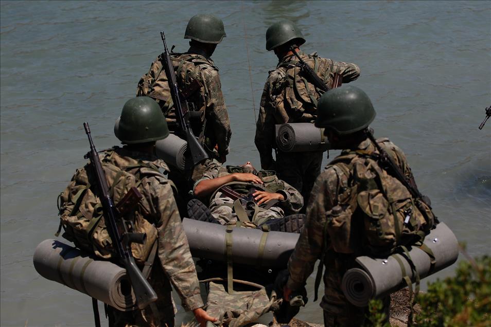 Harbiyelilerin "kutsal yuvada" zorlu eğitimi