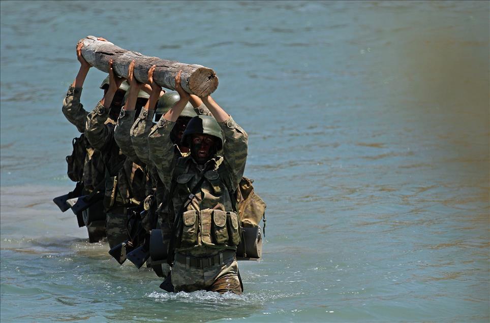 Harbiyelilerin "kutsal yuvada" zorlu eğitimi