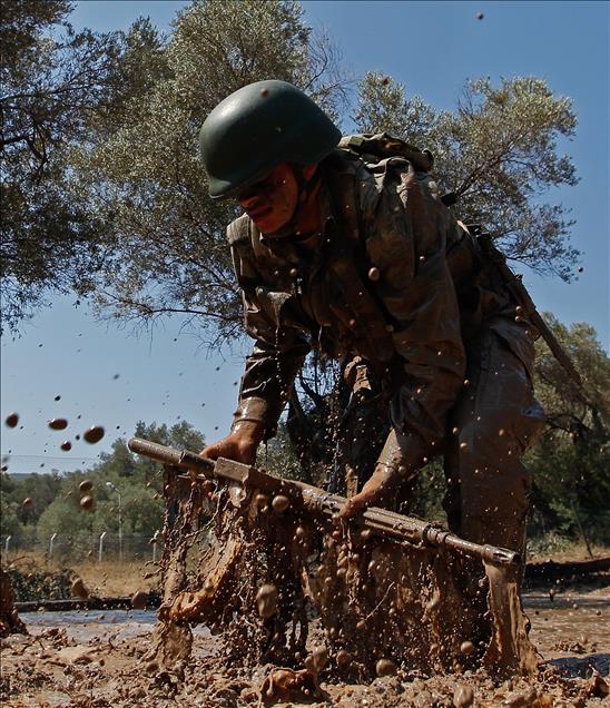 Harbiyelilerin "kutsal yuvada" zorlu eğitimi
