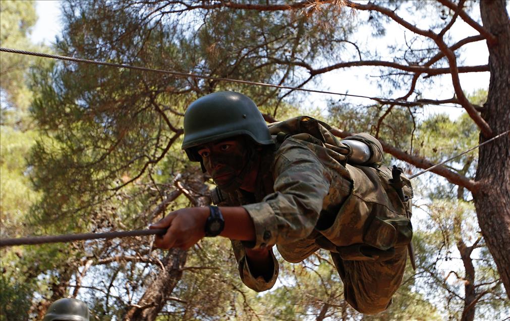 Harbiyelilerin "kutsal yuvada" zorlu eğitimi