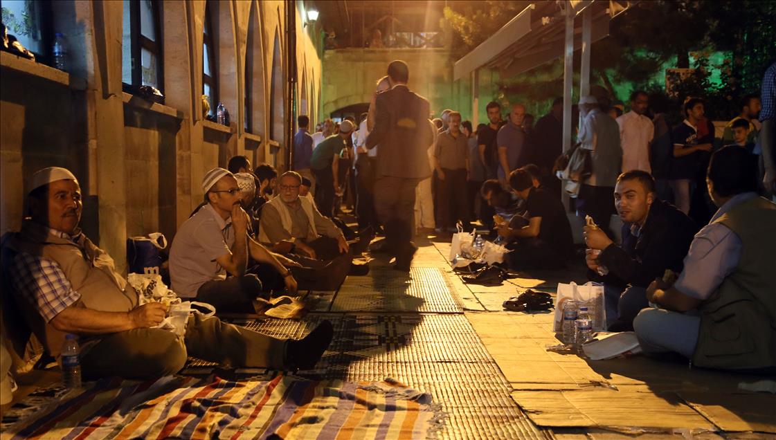 Sivas'ta camide sahur programı 