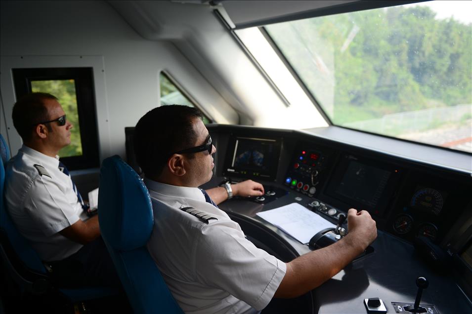 "Yüksek Hızlı Tren"in ilk Ankara-İstanbul seferi yapıldı