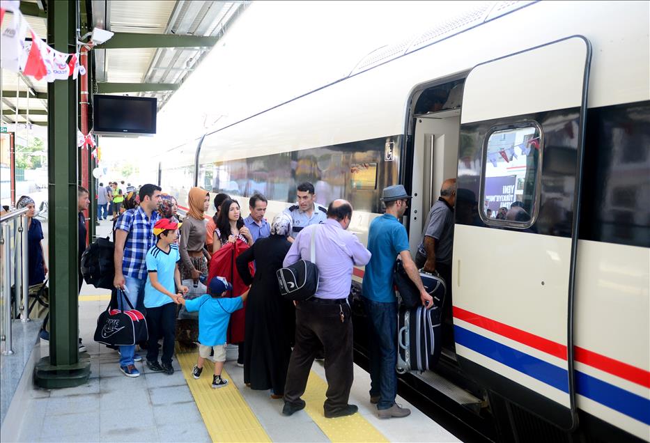 "Yüksek Hızlı Tren"in ilk Ankara-İstanbul seferi yapıldı