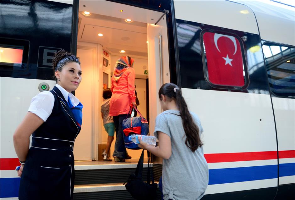 "Yüksek Hızlı Tren"in ilk Ankara-İstanbul seferi yapıldı