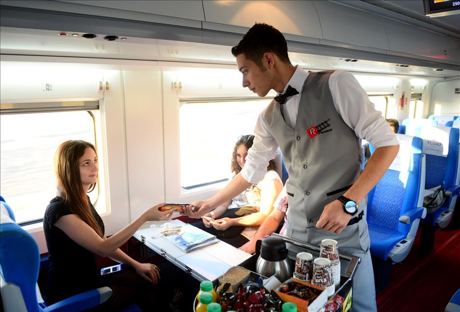 "Yüksek Hızlı Tren"in ilk Ankara-İstanbul seferi yapıldı