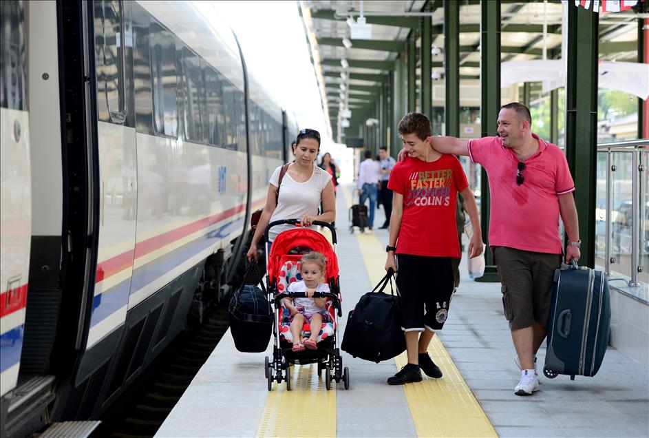 "Yüksek Hızlı Tren"in ilk Ankara-İstanbul seferi yapıldı