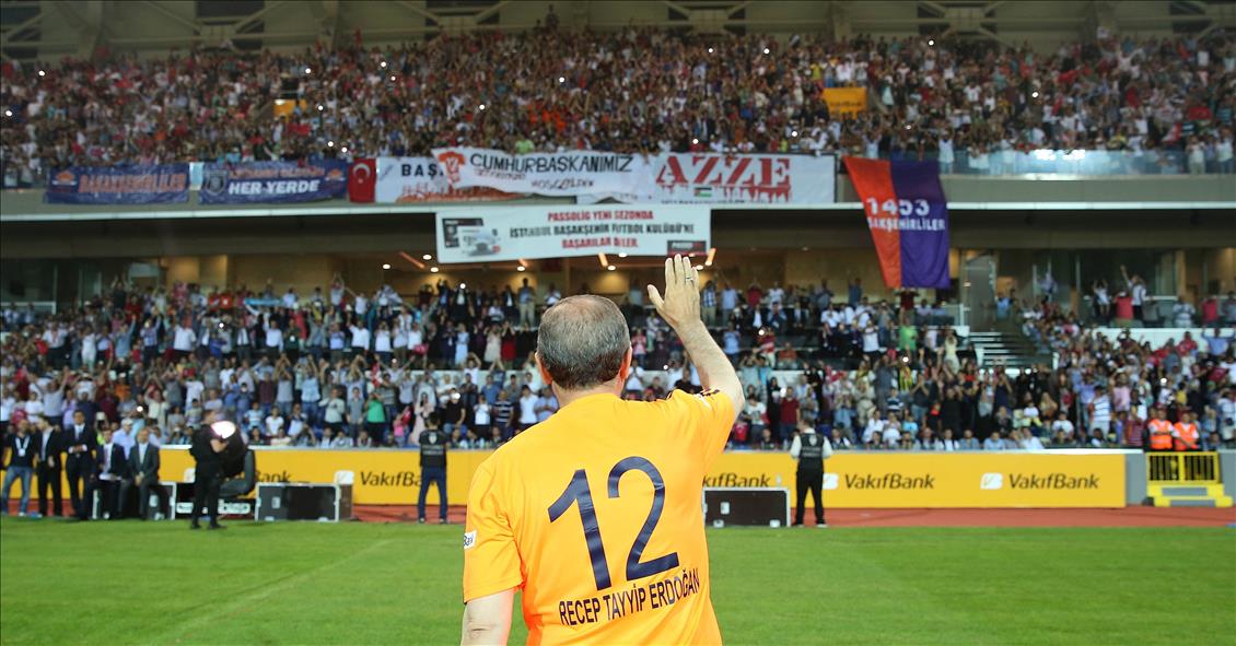Erdoğan stad açılışında forma giydi