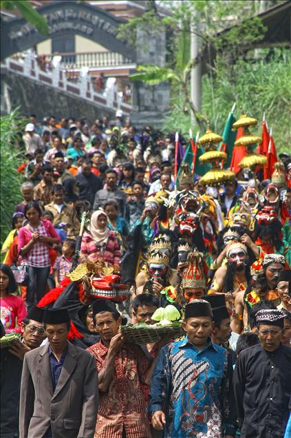 Indonesians prepare for the end of Idul Fitri