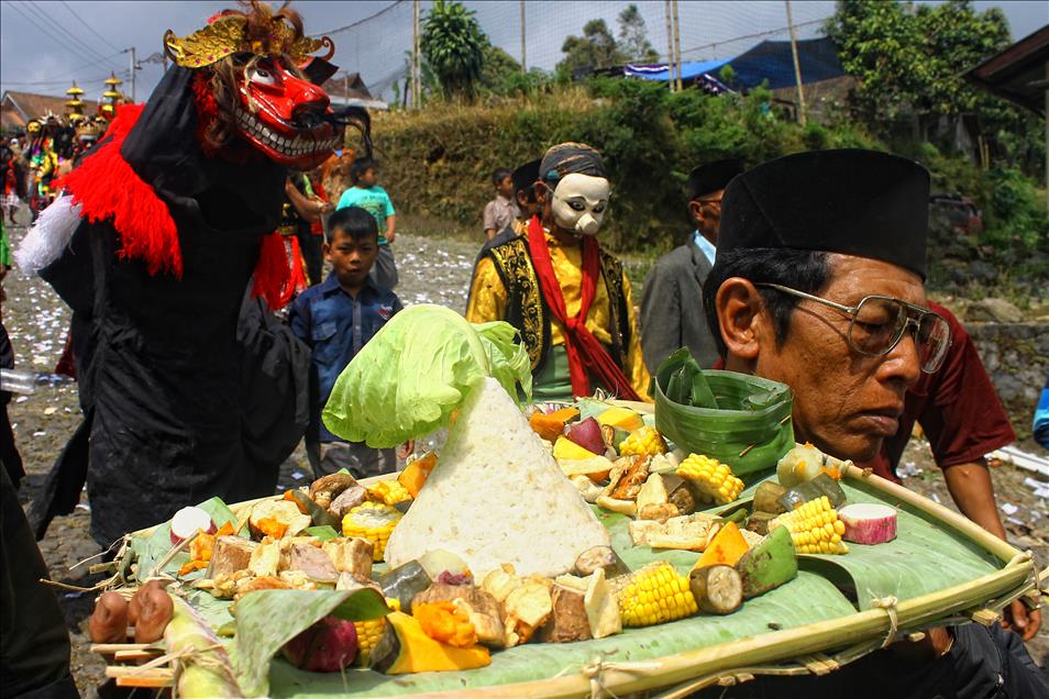 Indonesians prepare for the end of Idul Fitri