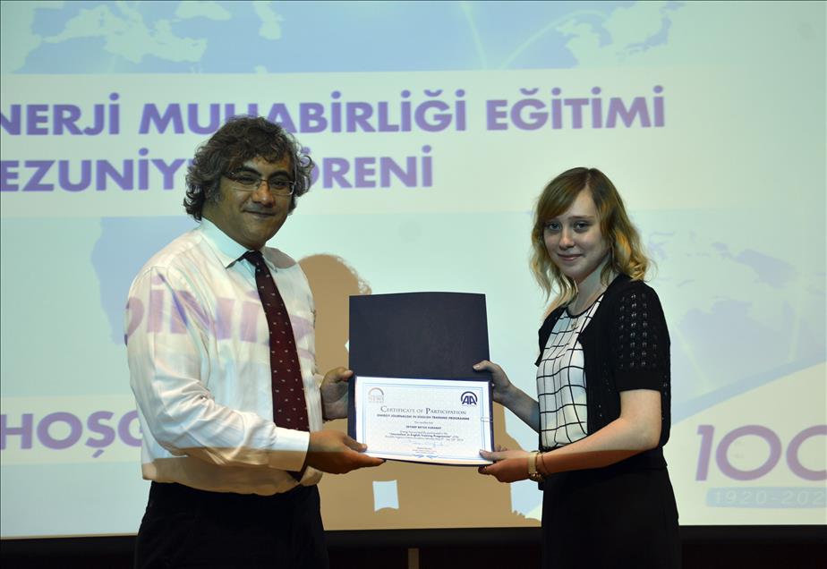 İngilizce Enerji Muhabirliğinde mezuniyet heyecanı