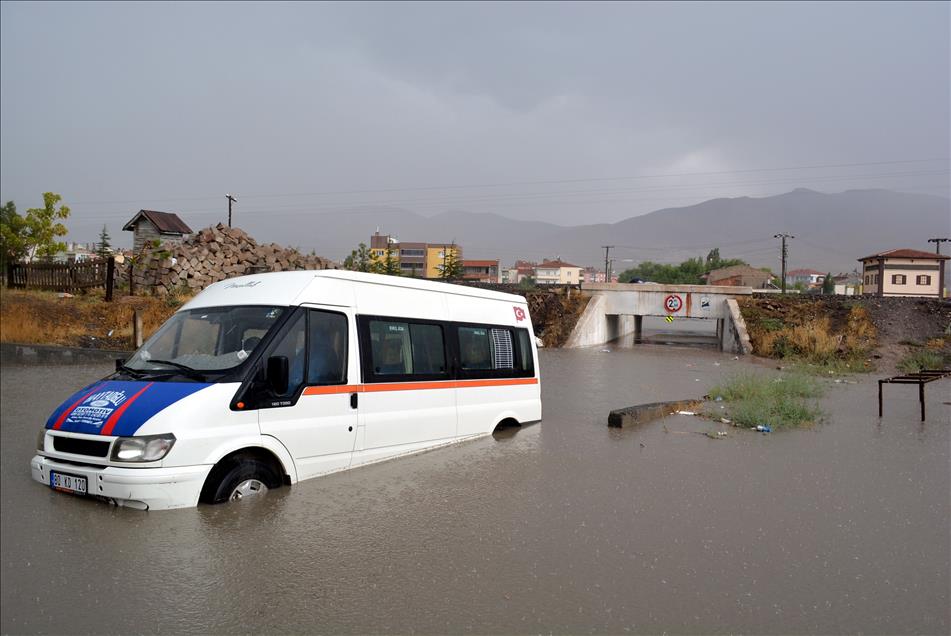 Niğde'de sağanak
