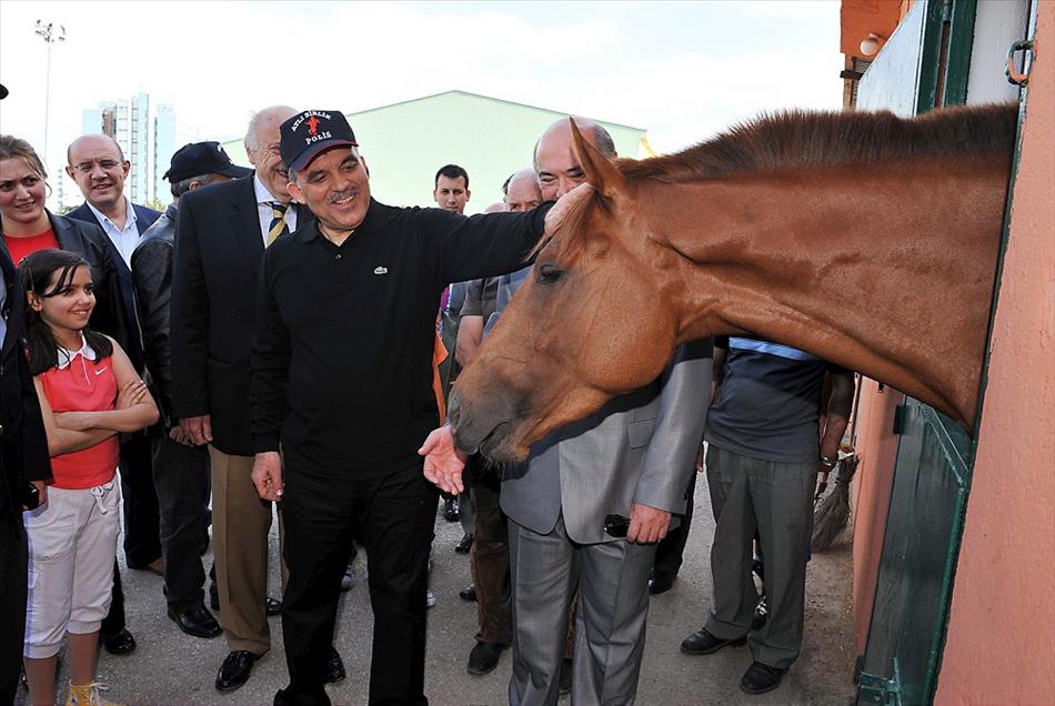 Cumhurbaşkanı Gül'ün şapkalı halleri