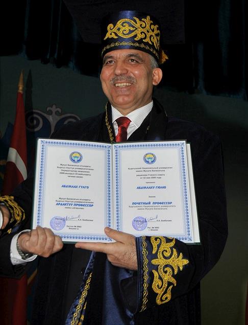 Cumhurbaşkanı Gül'ün şapkalı halleri