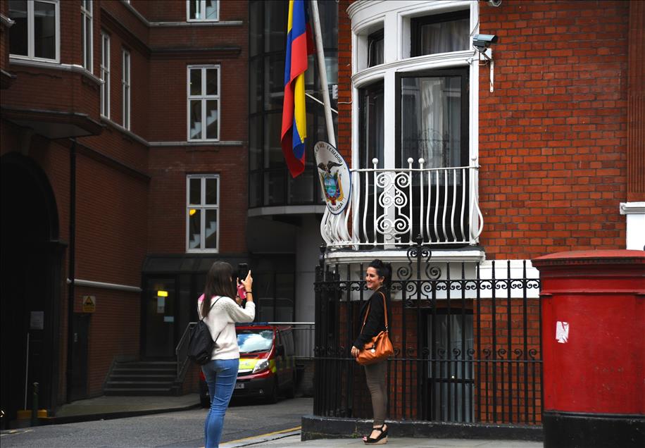 Assange'in 2 yıldır kaldığı Ekvador'un Londra Büyükelçiliği
