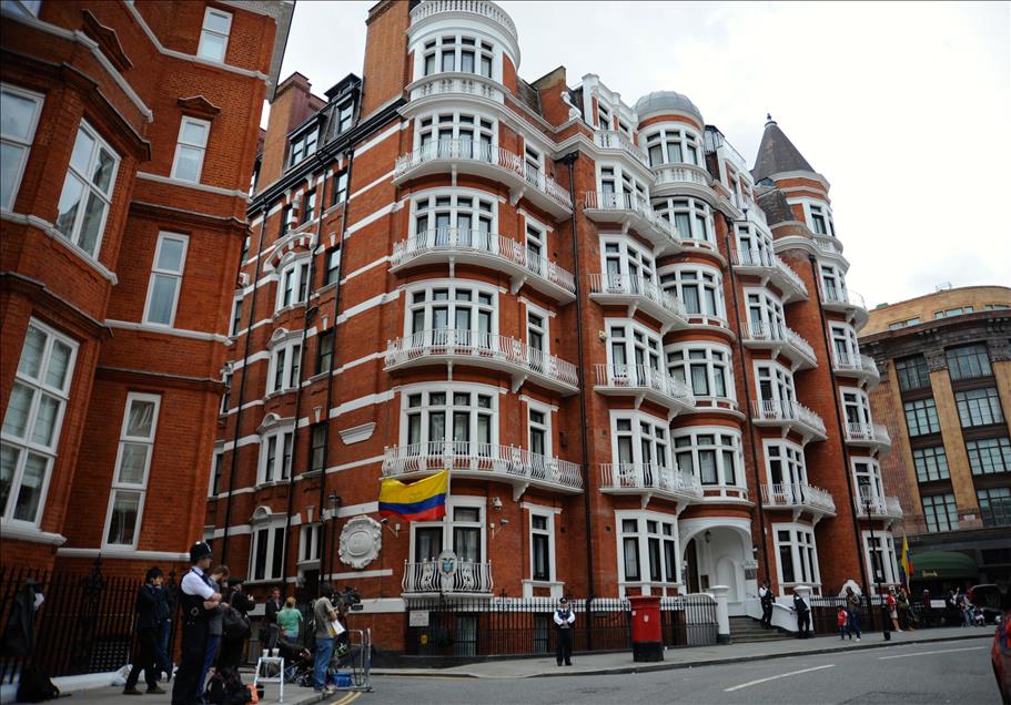 Assange'in 2 yıldır kaldığı Ekvador'un Londra Büyükelçiliği
