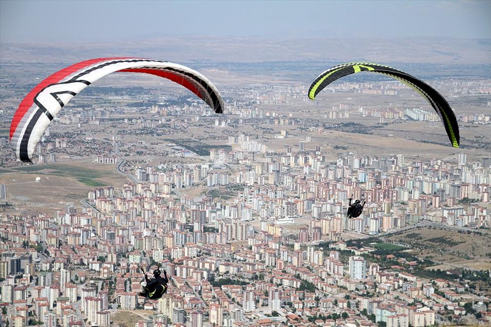 uluslararasi ali dagi yamac parasutu yarismasi anadolu ajansi