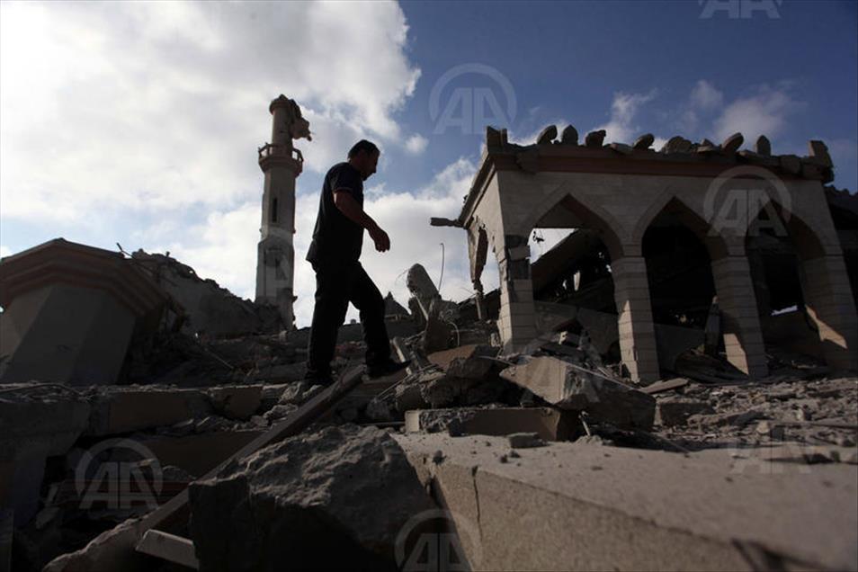 Israeli strikes destroy Omar Ibn Abd al-Aziz mosque in Beit Hanoun