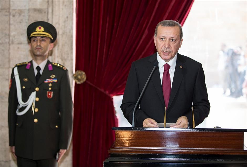 Cumhurbaşkanı Erdoğan Anıtkabir'i ziyaret etti
