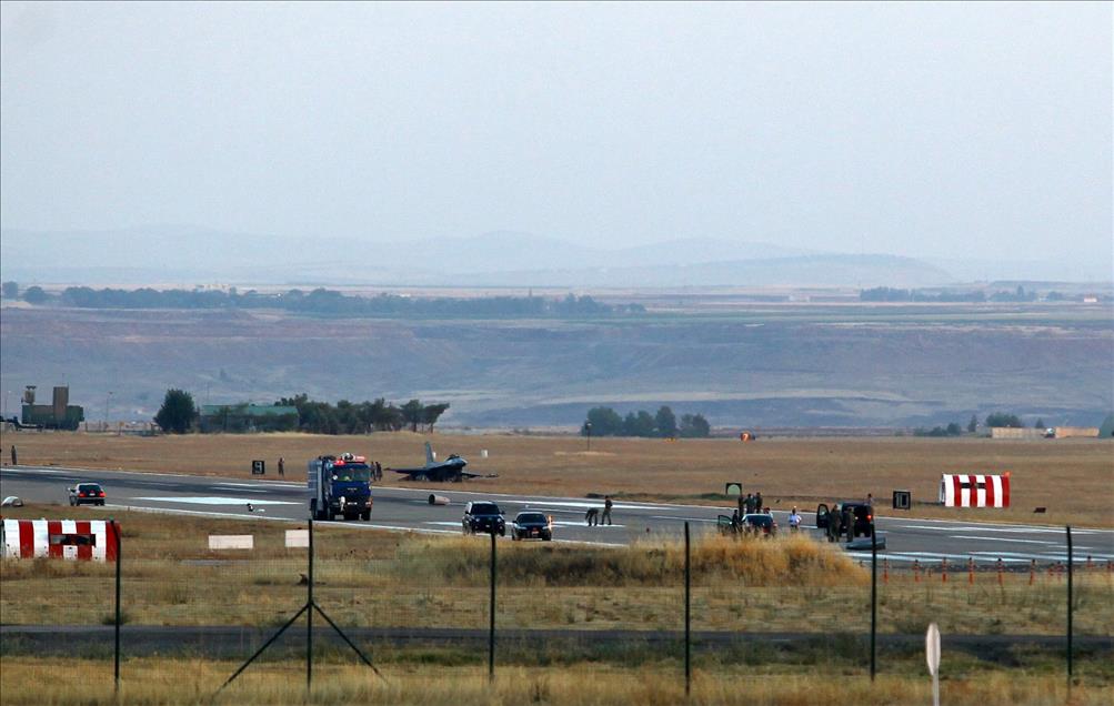 Diyarbakır'da F-16 savaş uçağı düştü