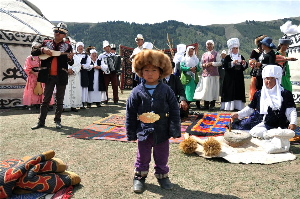 Kırgızların zengin göçebe kültürü yaylada sergileniyor