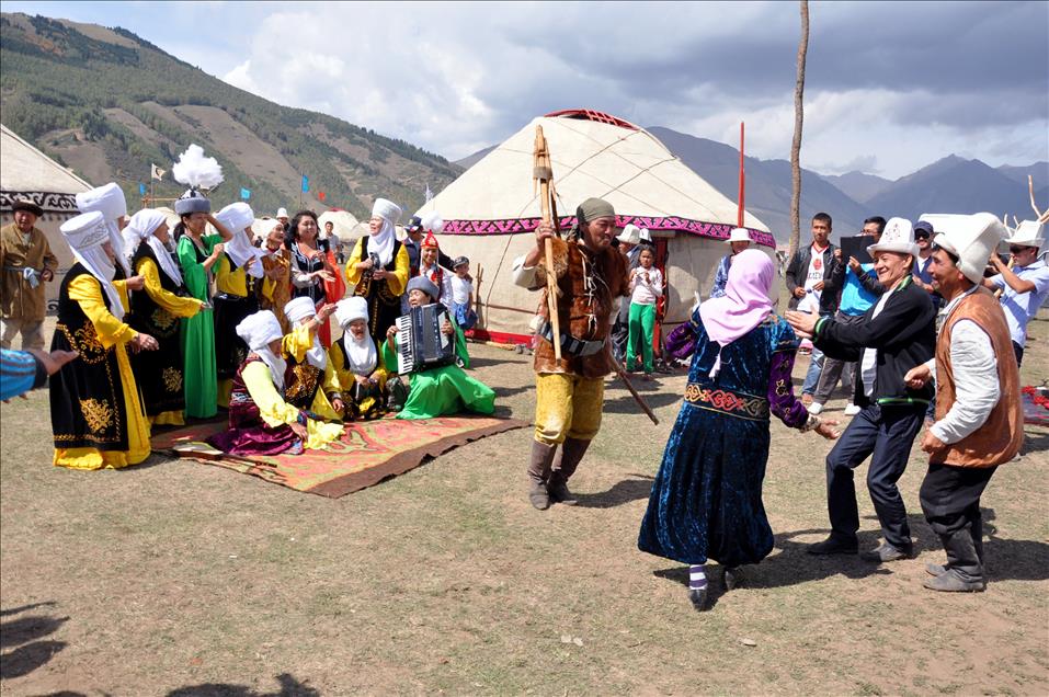 Kırgızların zengin göçebe kültürü yaylada sergileniyor