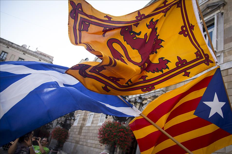 Demonstration in Catalonia supporting the &quot;Yes&quot; in the referendum on Scottish independence