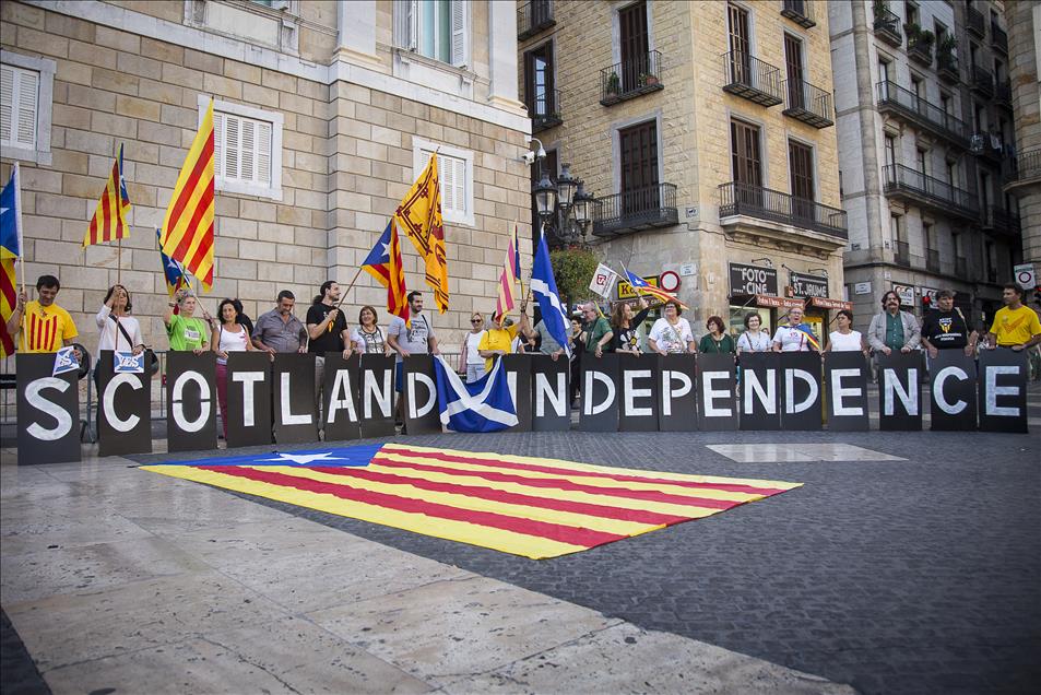 Demonstration in Catalonia supporting the &quot;Yes&quot; in the referendum on Scottish independence