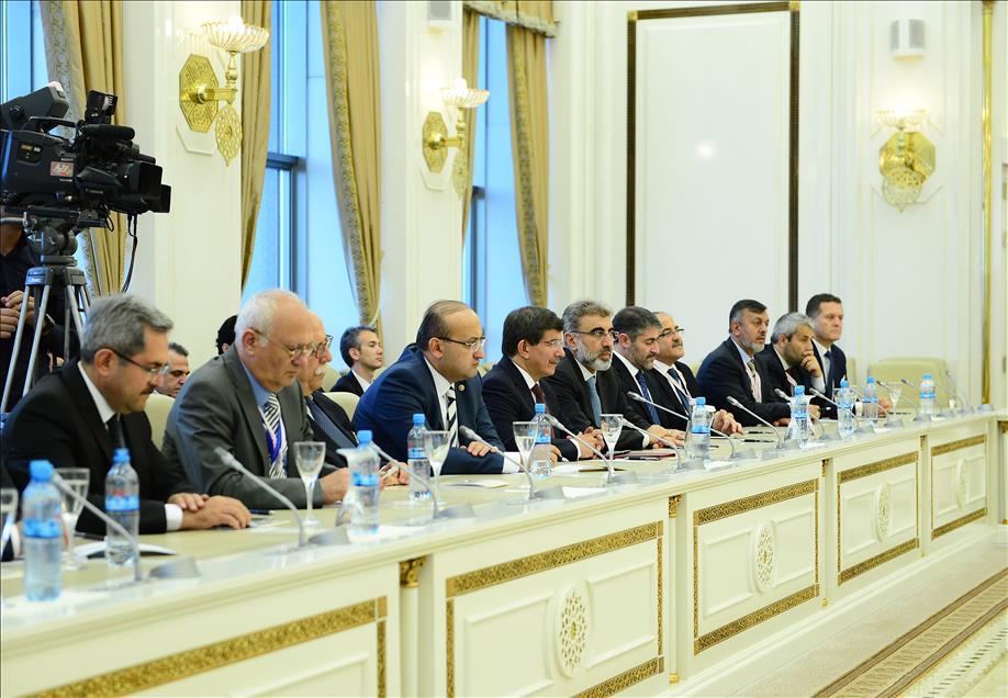 Başbakan Davutoğlu Bakü'de