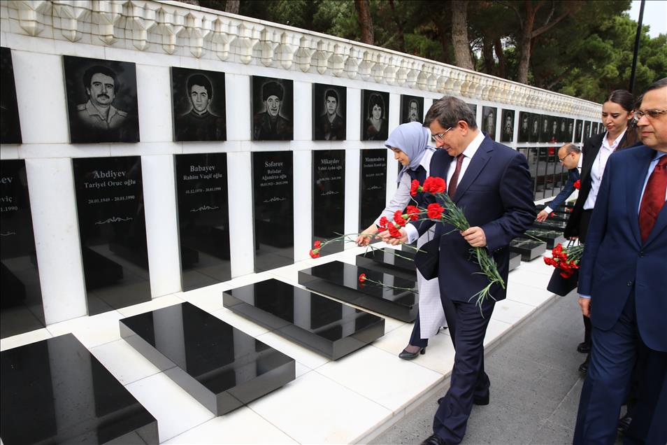 Başbakan Davutoğlu Bakü'de