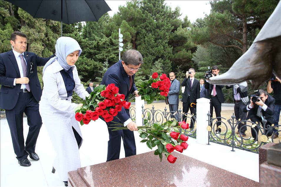 Başbakan Davutoğlu Bakü'de