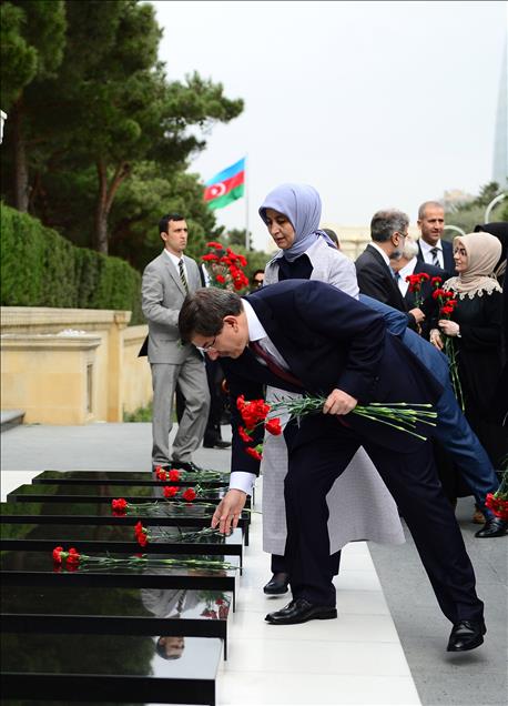 Başbakan Davutoğlu Bakü'de