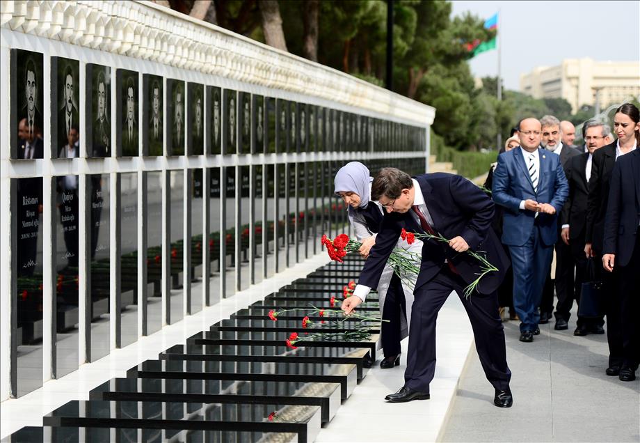 Başbakan Davutoğlu Bakü'de