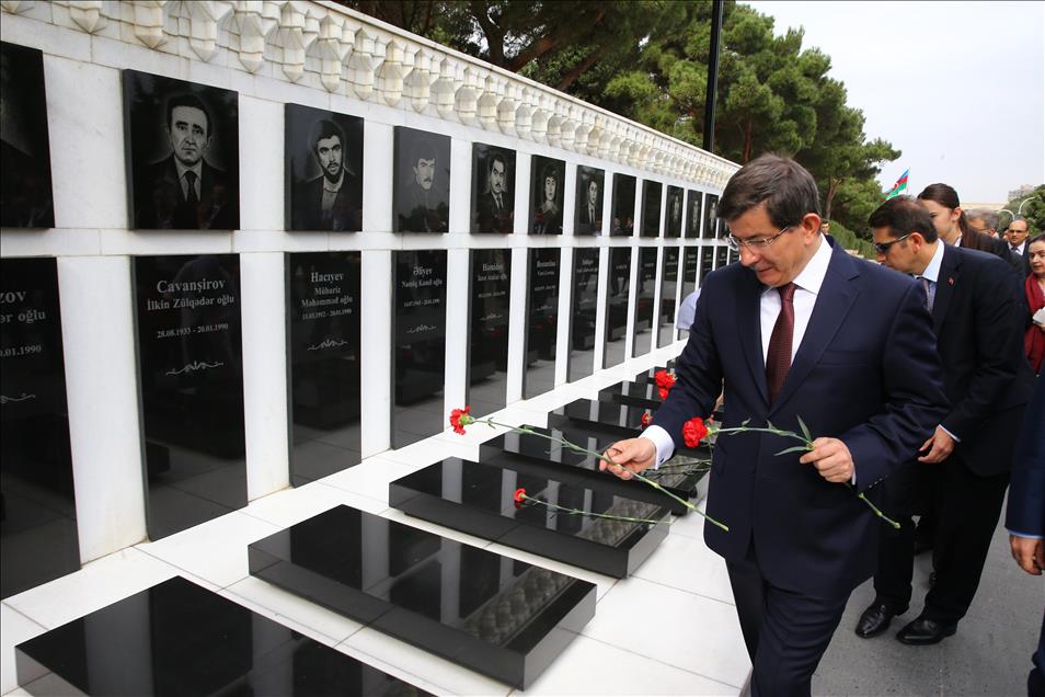 Başbakan Davutoğlu Bakü'de
