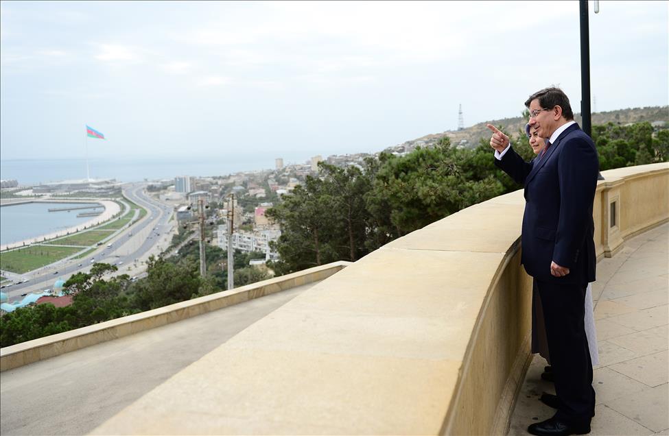 Başbakan Davutoğlu Bakü'de