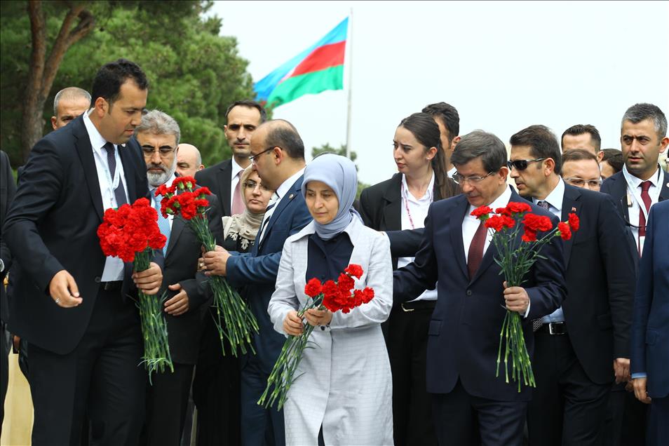 Başbakan Davutoğlu Bakü'de