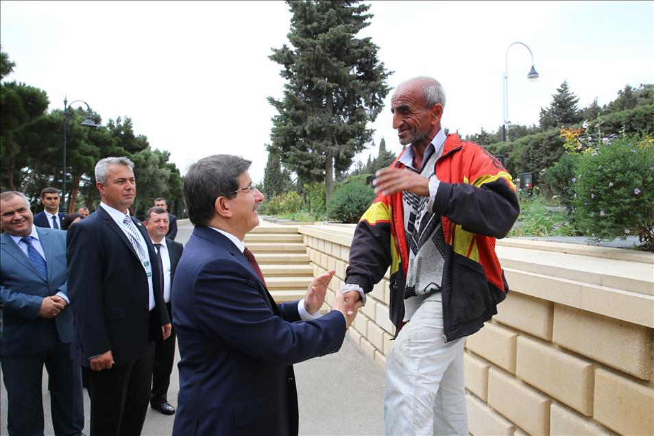 Başbakan Davutoğlu Bakü'de