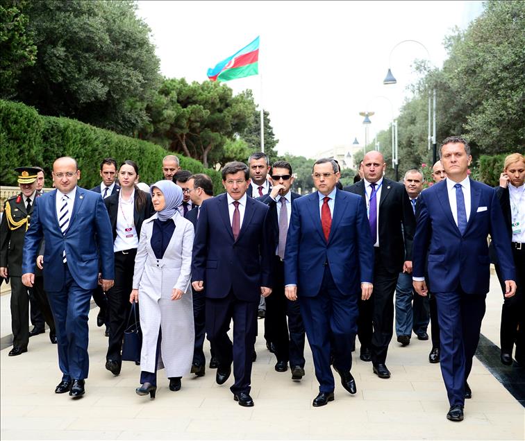 Başbakan Davutoğlu Bakü'de